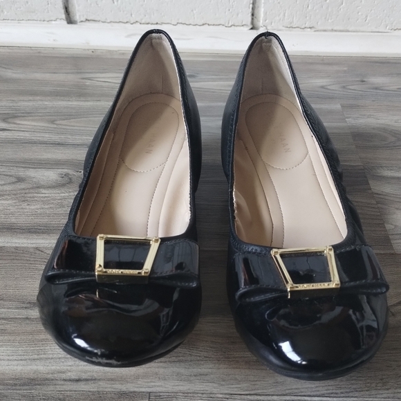 Cole Haan Black Patent Leather Bow Front Wedge Heels Size 7 - Picture 2 of 6